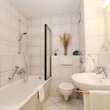 Appartementanlage Ostseeblick - Fehmarn 22 * Kuehlungsborn